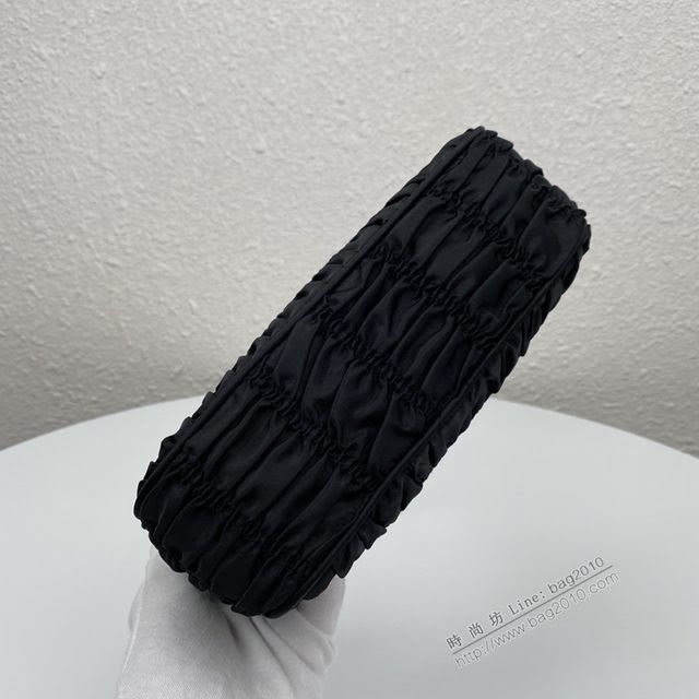 prada女包 普拉達2020專櫃最新款 1NE204 Prada nylon 皺褶Hobo手拎包 Prada復古風腋下包  pyd2306